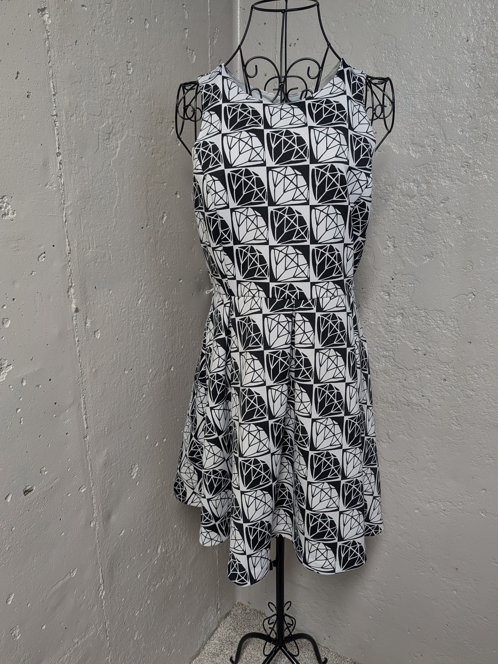 L’Amour Nanette Lepore Mod Diamond Print Open Back Pop Art Skater Dress